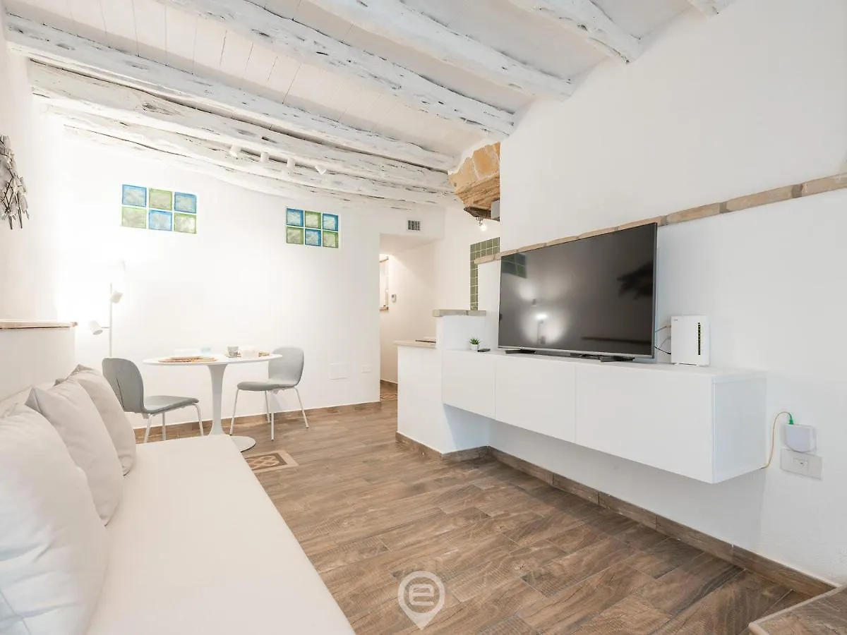 Cosmopolitan Retreat Apartment Cagliari