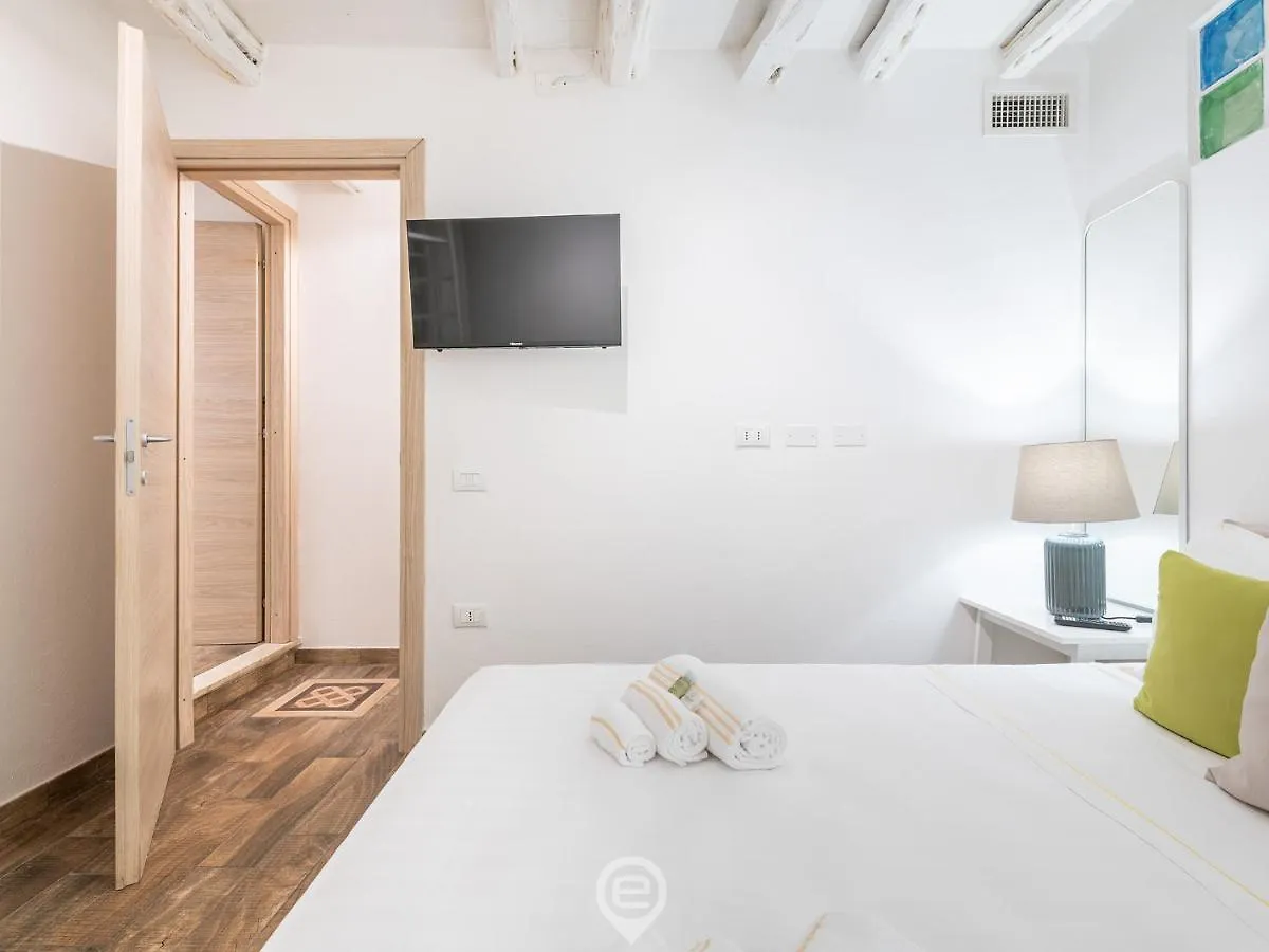 Cosmopolitan Retreat Apartment Cagliari 0*,  Italy